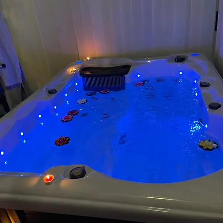 Houdarling Et Hammam Jacuzzi Et Sauna Nimes